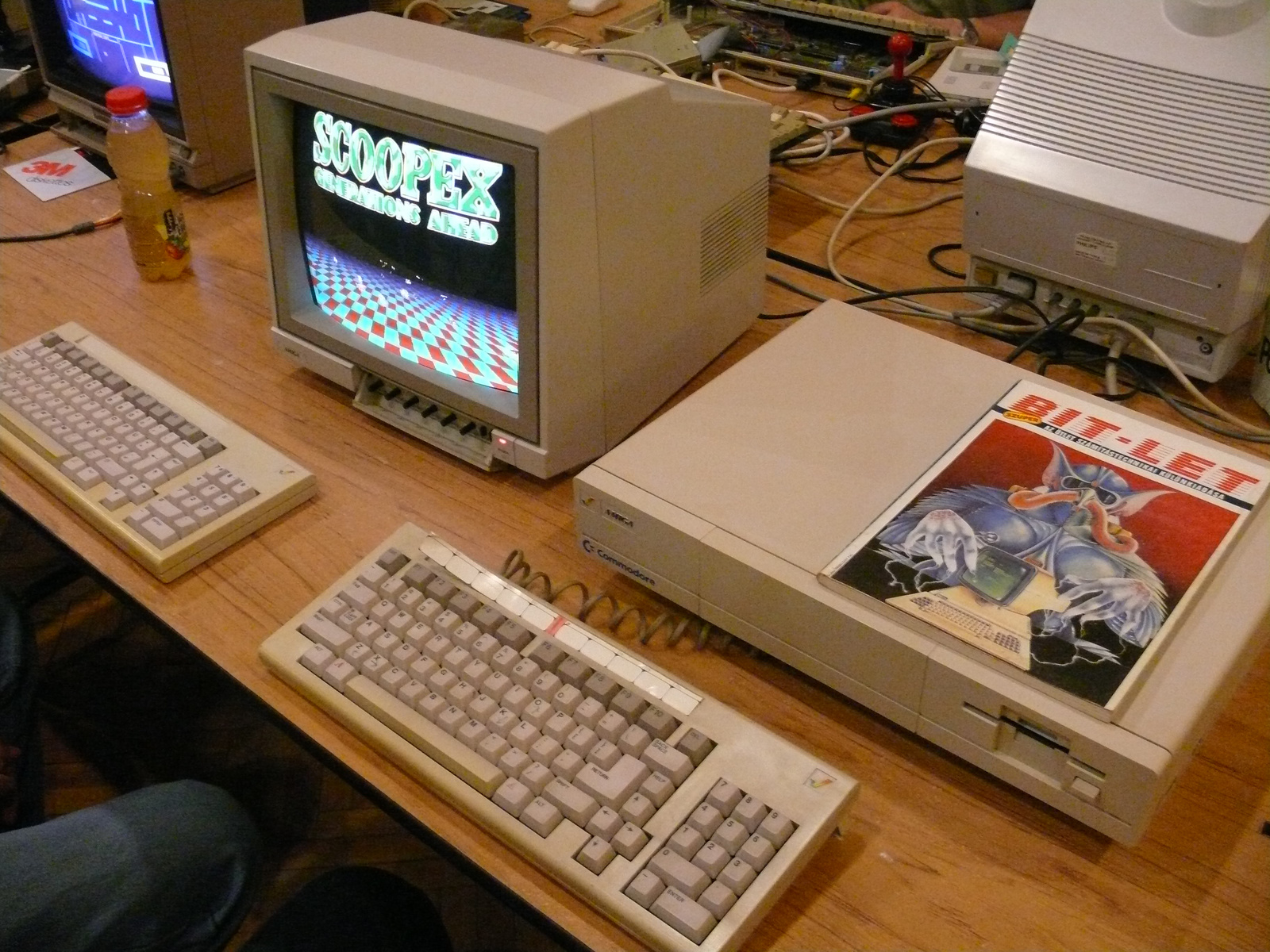 Amiga 1000 teljes harci díszben!