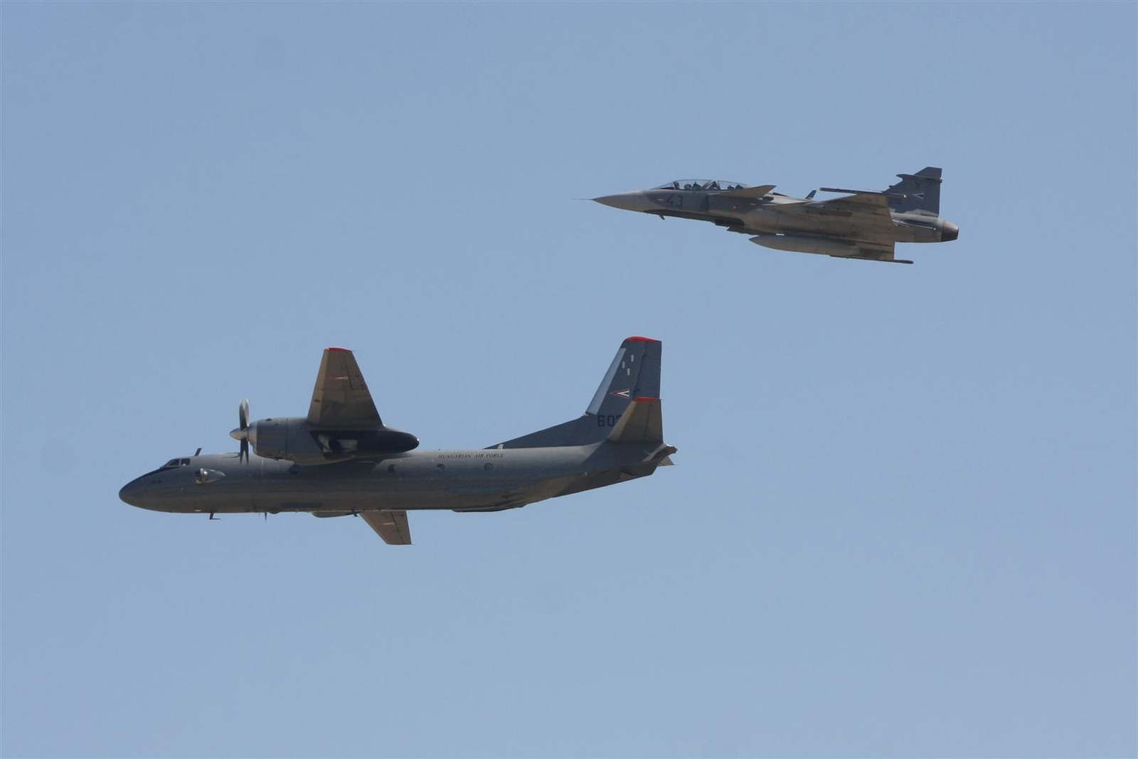 Kecskemét repülőnap 2013 - AN-26 / JAS-39B Magyarország