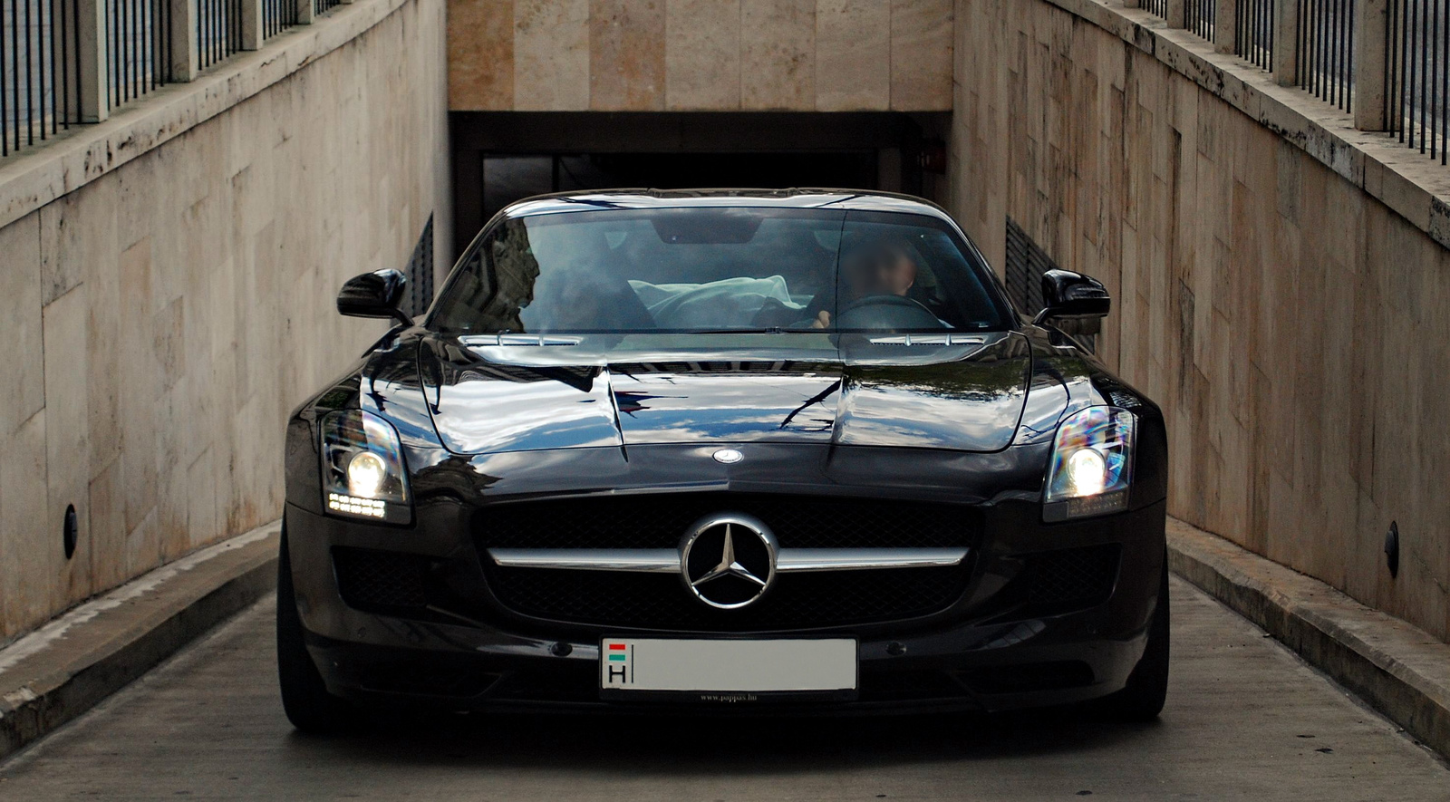 Mercedes SLS AMG