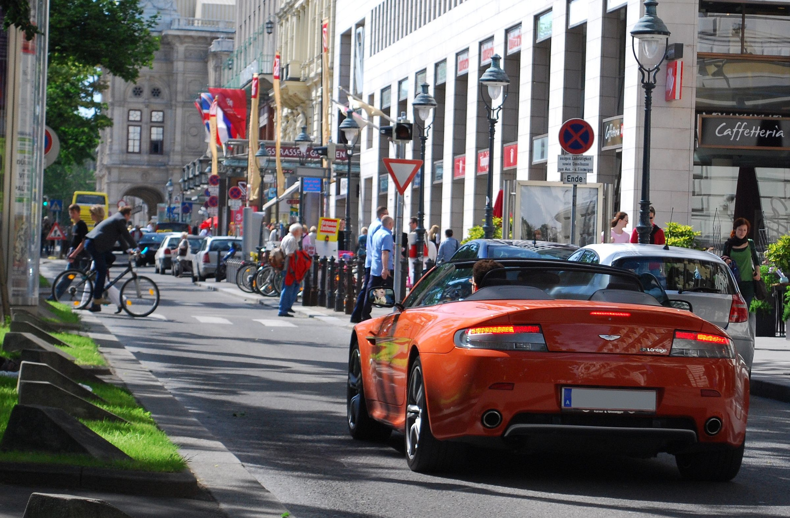 Aston Martin V8 Vantage Roadster N400