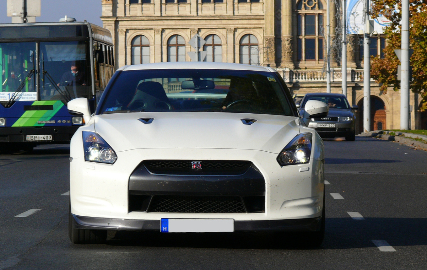 Nissan GT-R