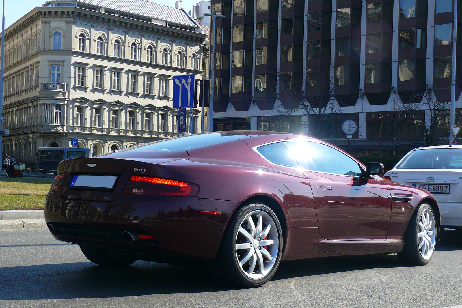 Aston Martin DB9