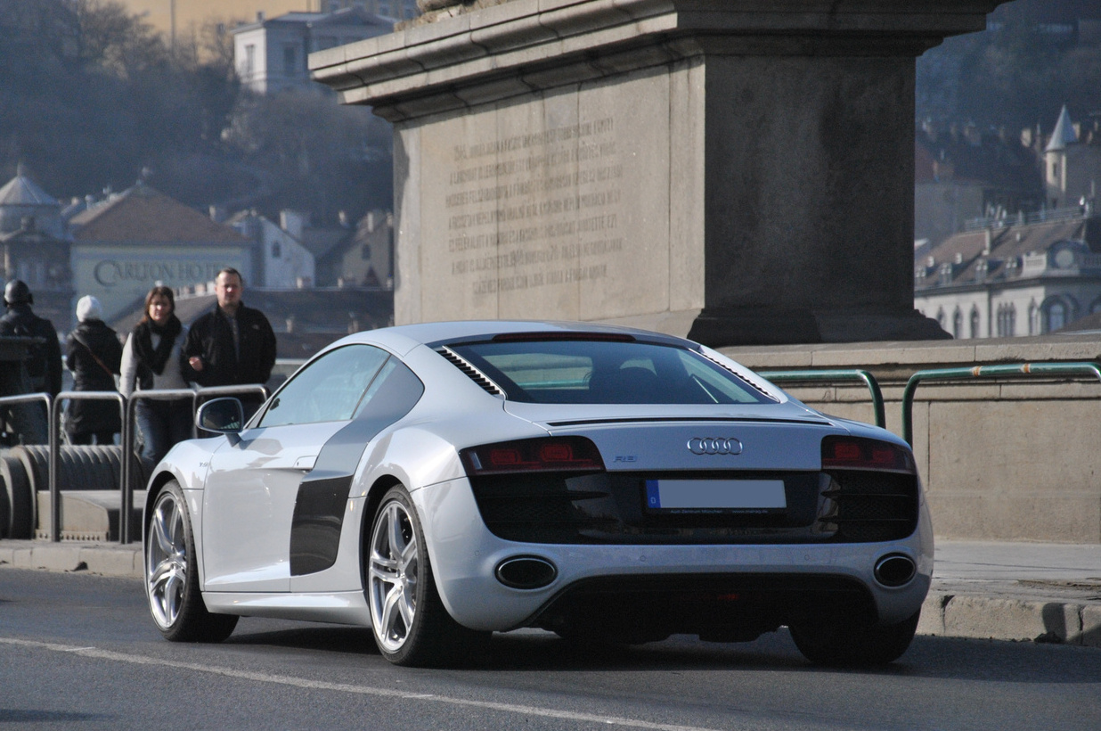 Audi R8 V10