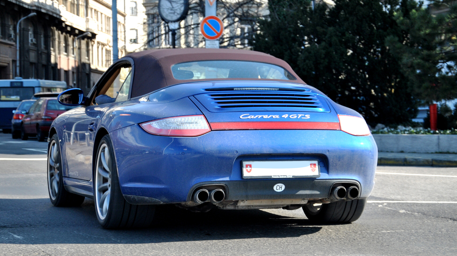 Porsche 911 Carrera 4 GTS