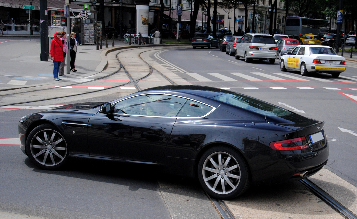 Aston Martin DB9