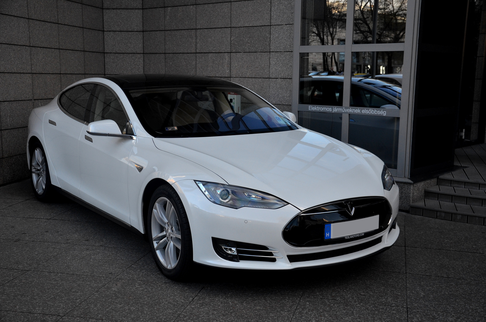 Tesla Model S Signature Edition