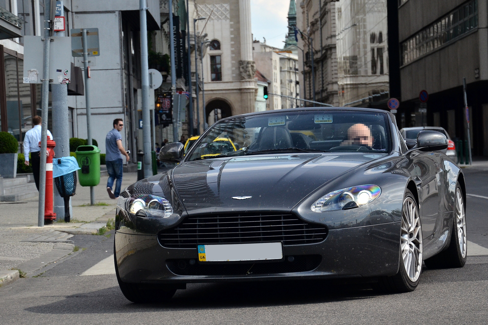 Aston Martin V8 Vantage Roadster