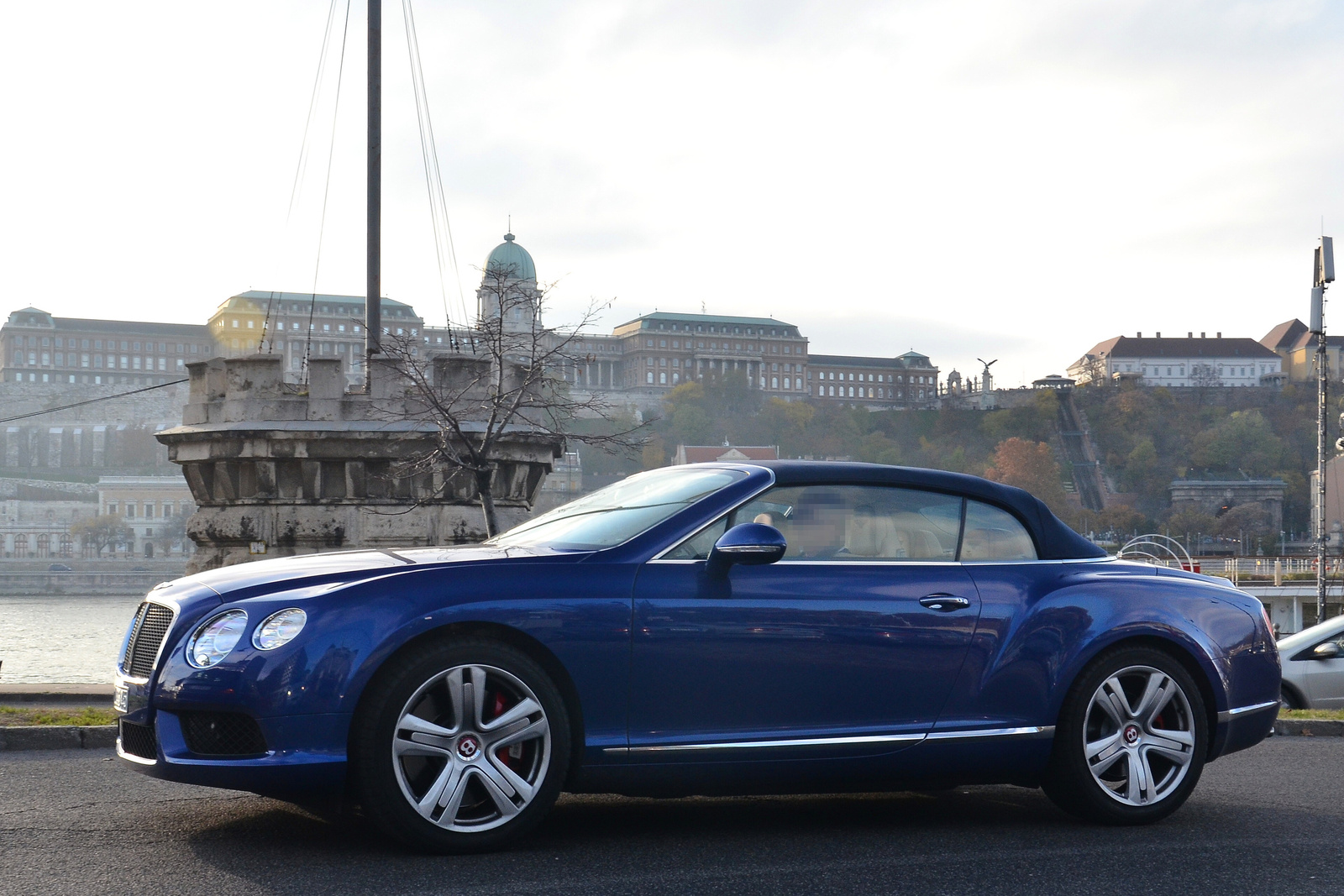 Bentley Continental GTC V8