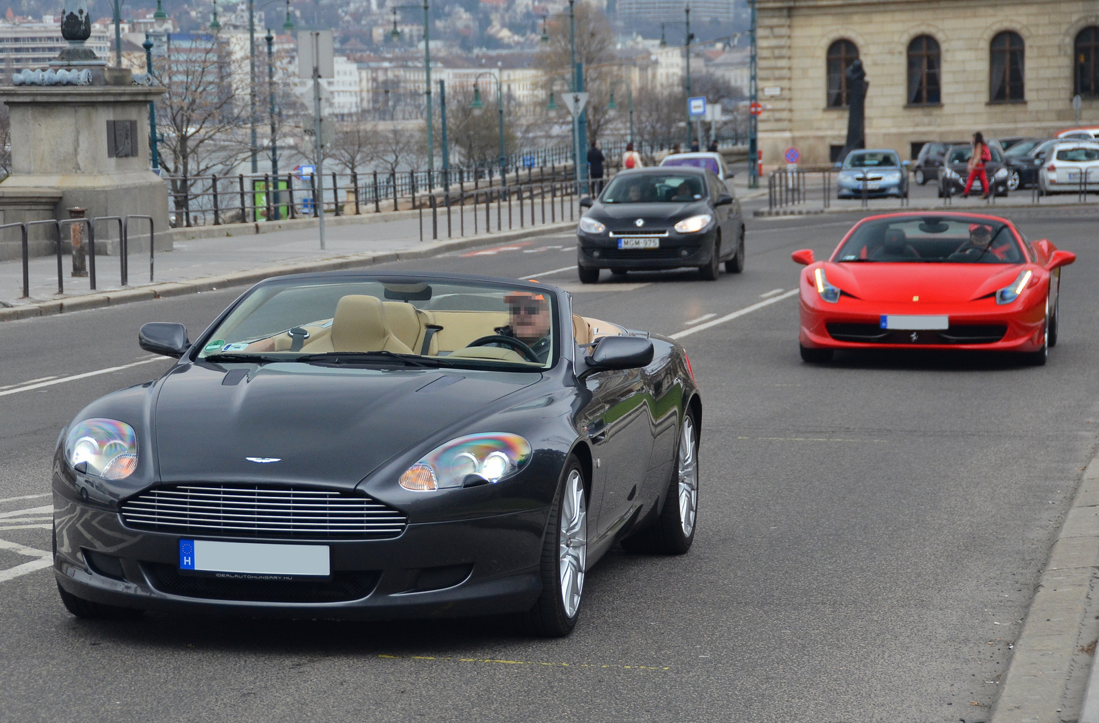 Aston Martin DB9 Volante - Ferrari 458 Spider