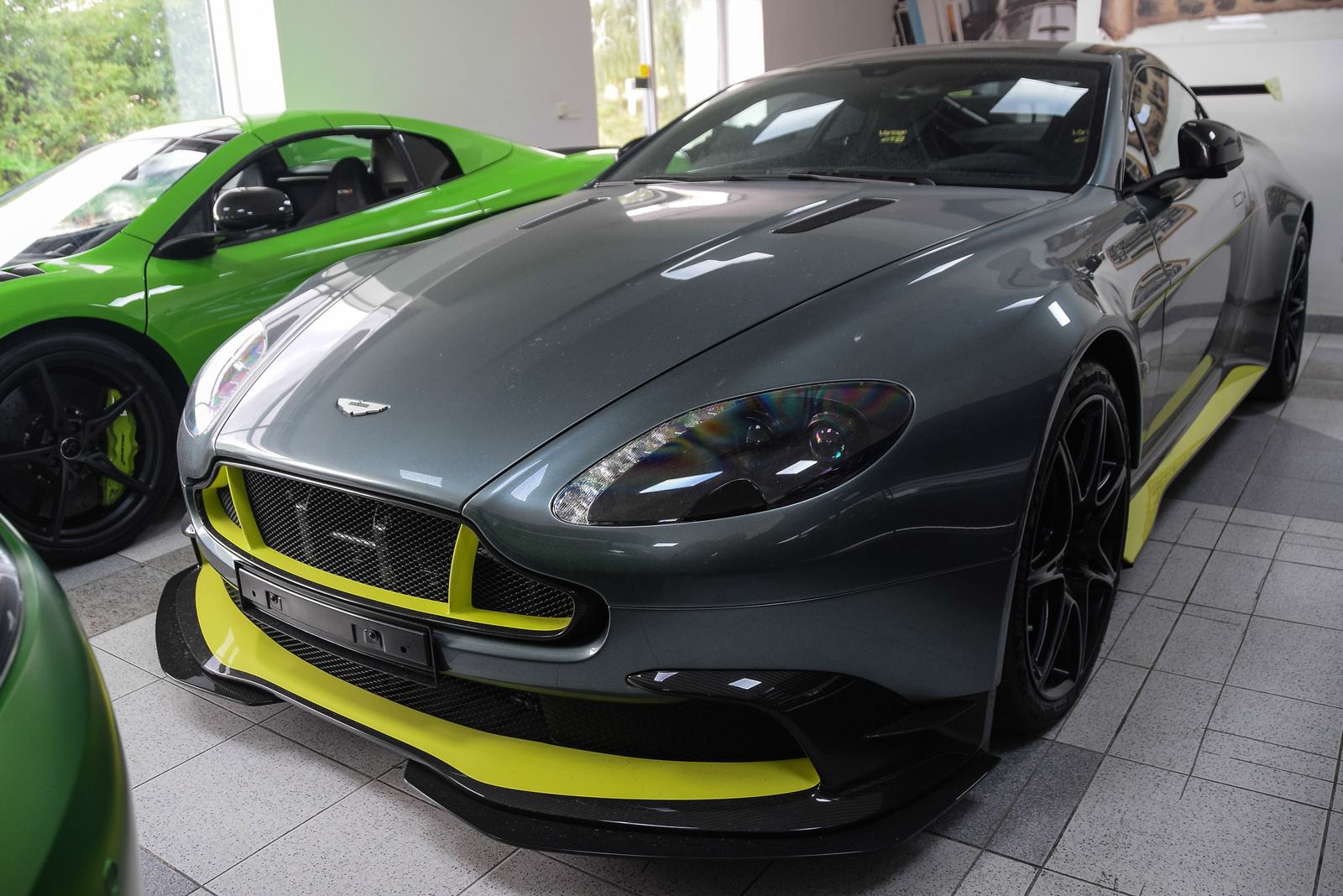 Aston Martin Vantage GT8