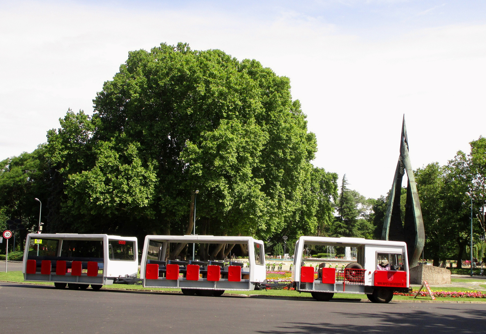 turistákra várva