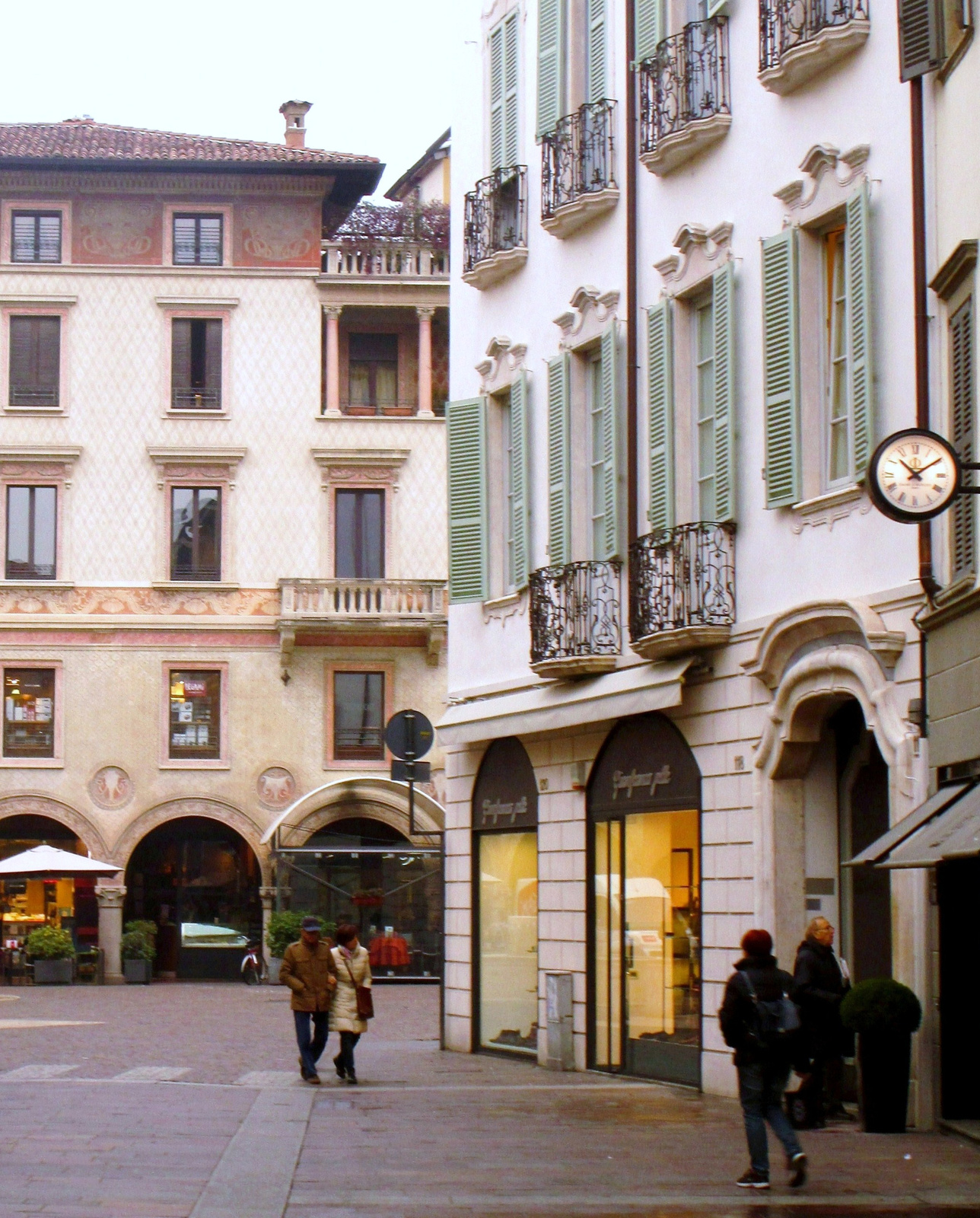 Bergamo, piazza Pontida órával