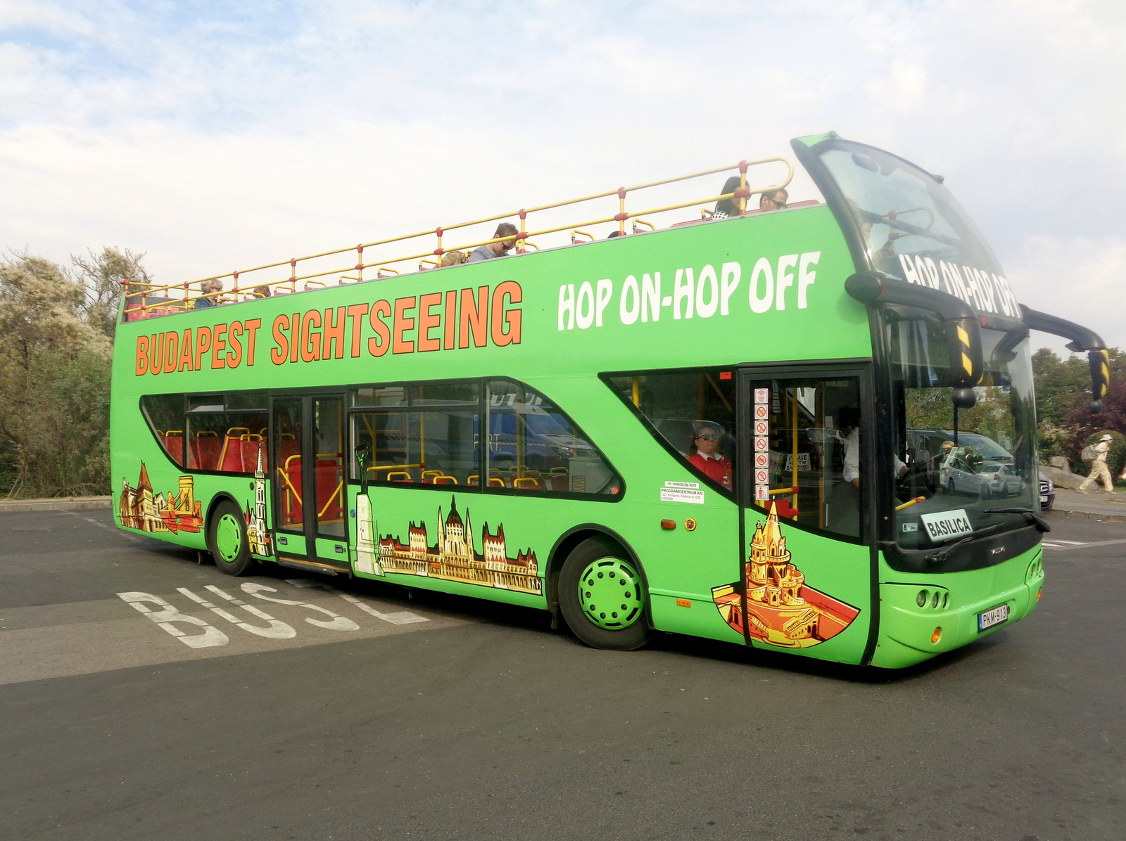 zöld busz