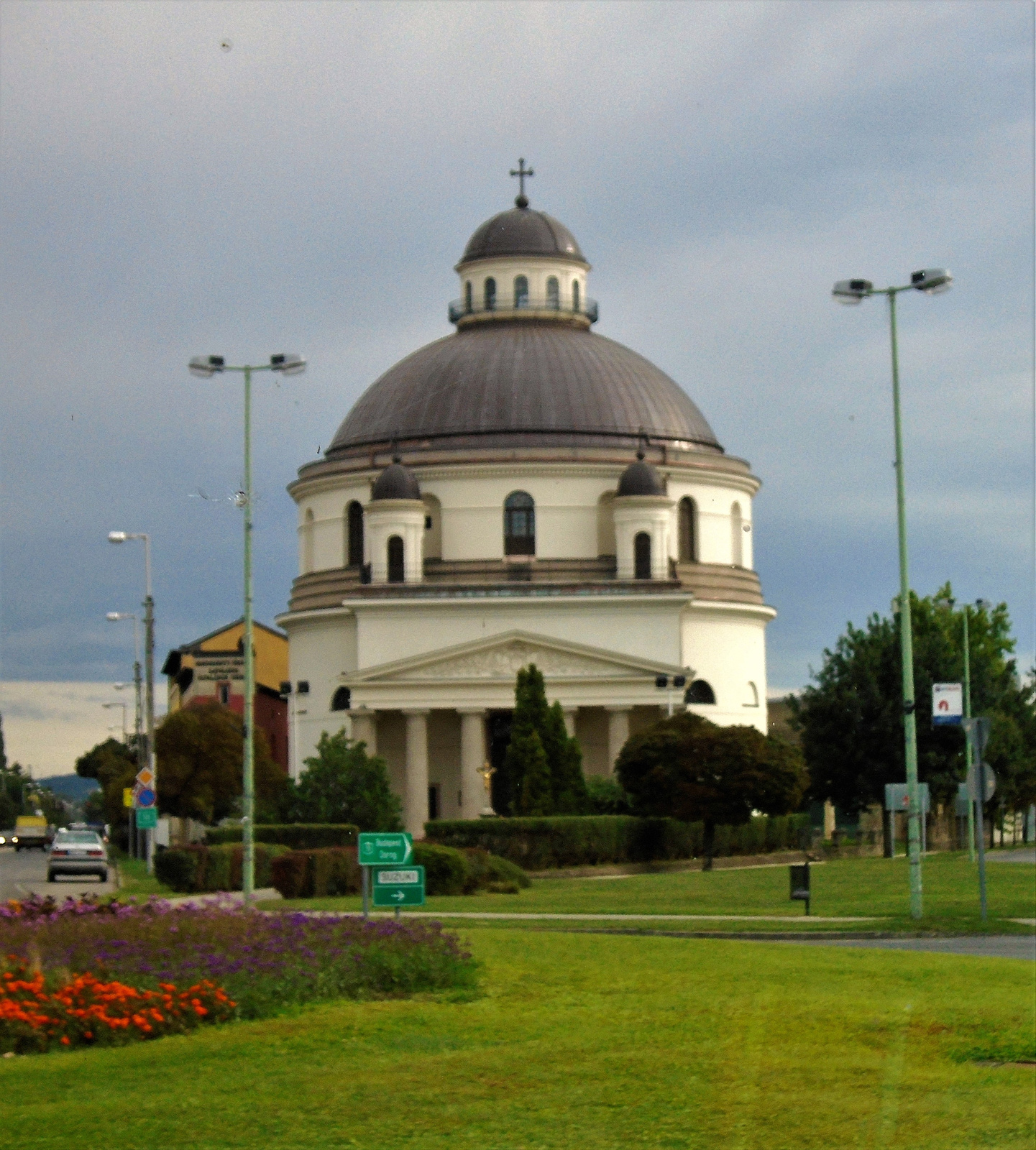 esztergomi kerek templom buszból (2)