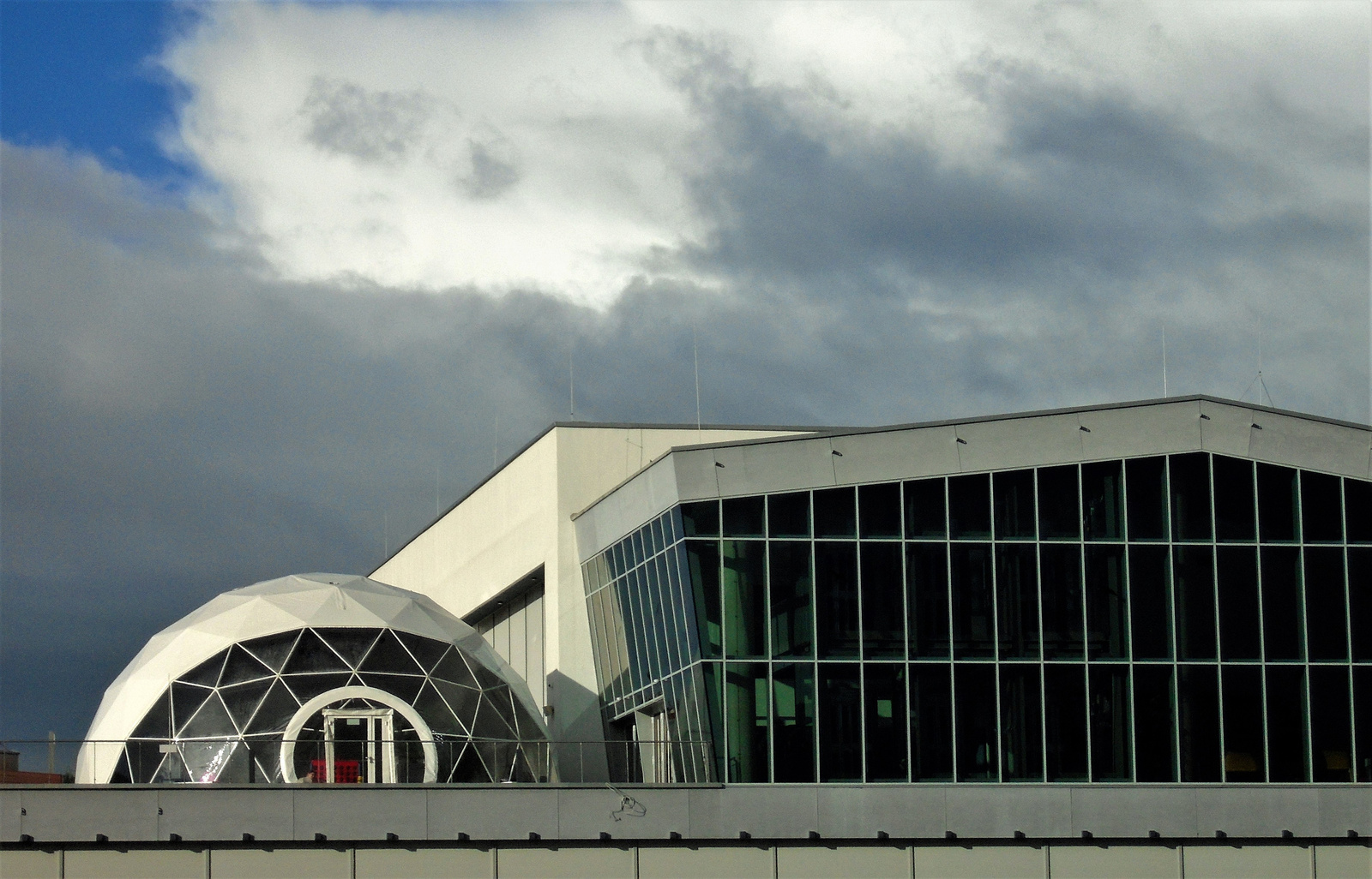 Újpest, Hütte a piac tetején