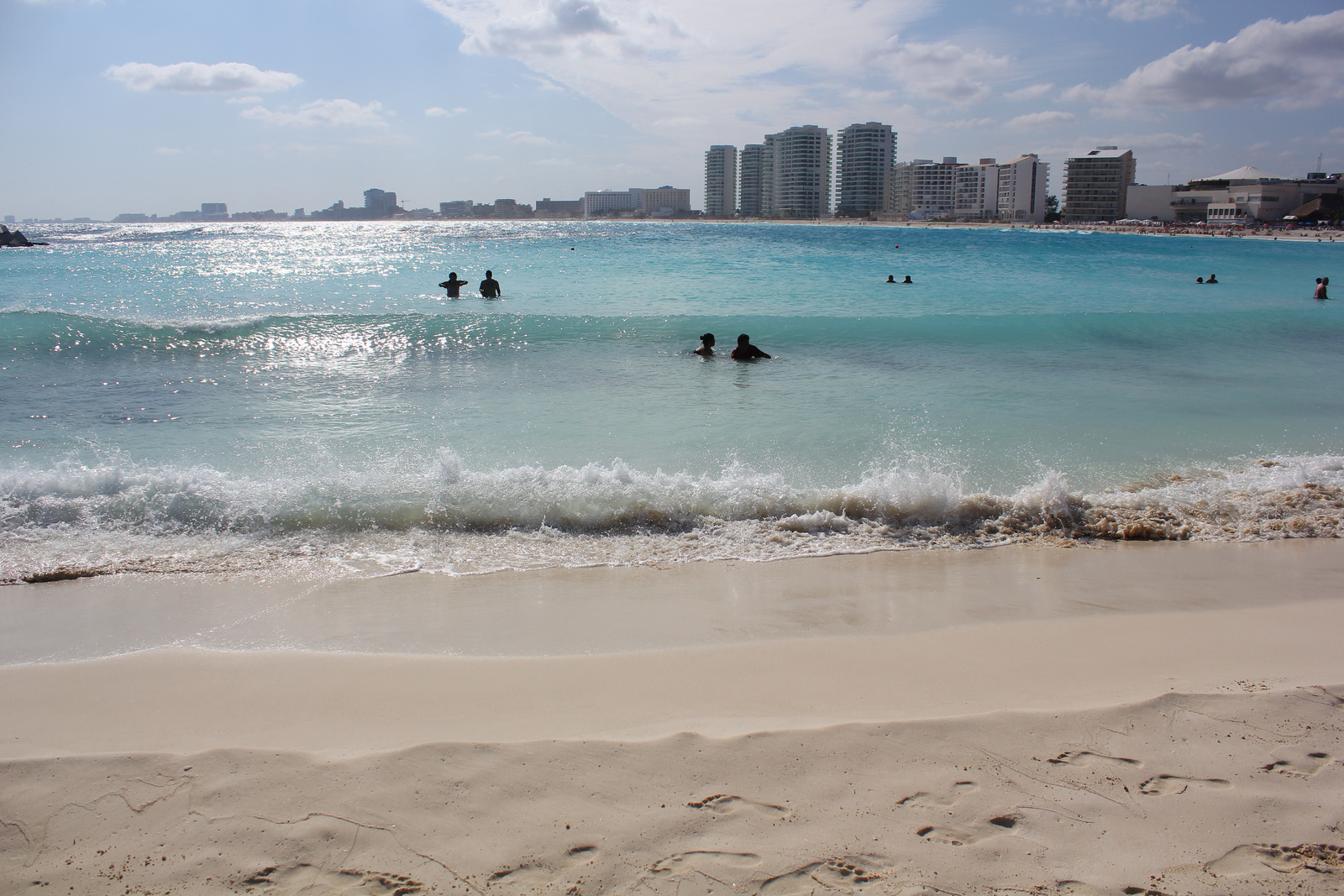 Cancun, 62 km-es szállodákkal övezett tengerpart.