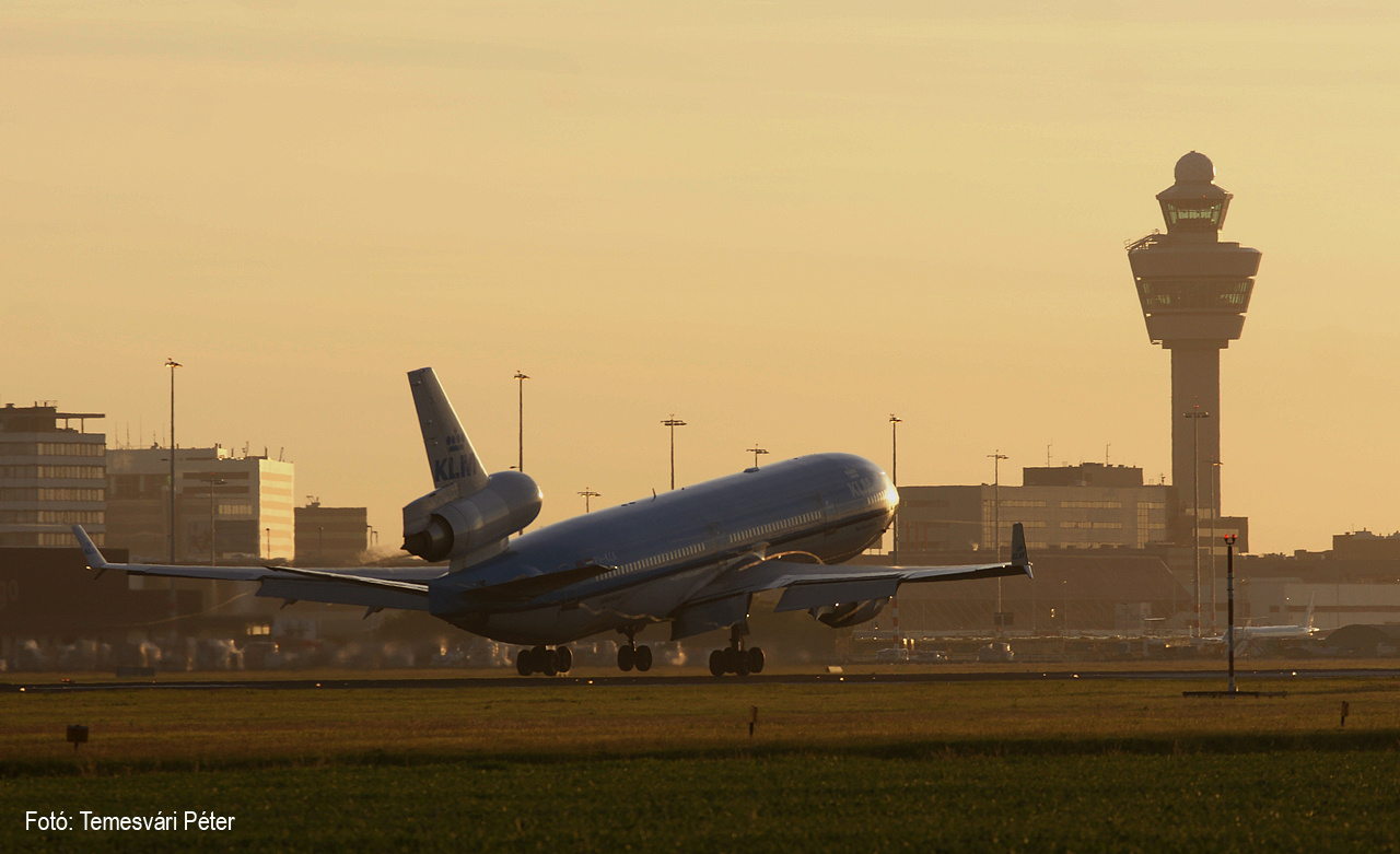 AMS KLM MD11-130617-1