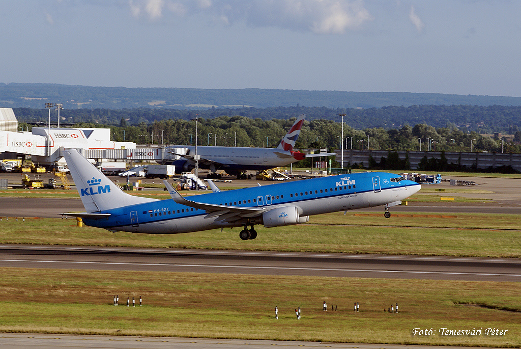 Heathrow KLM B737-01