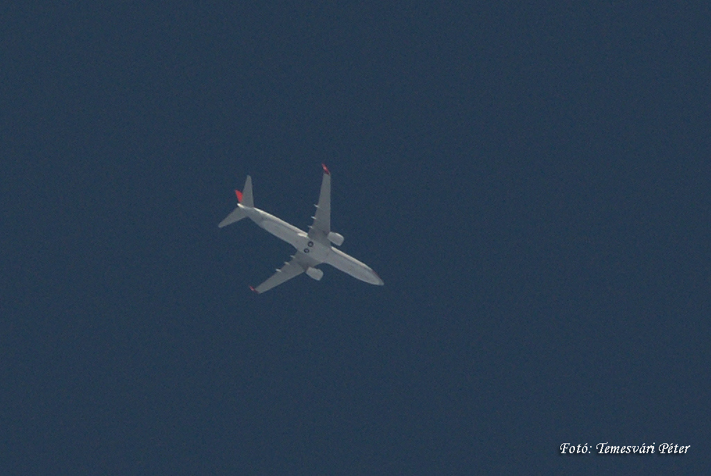 Contrail Martely B737-800 Turkish Airlines