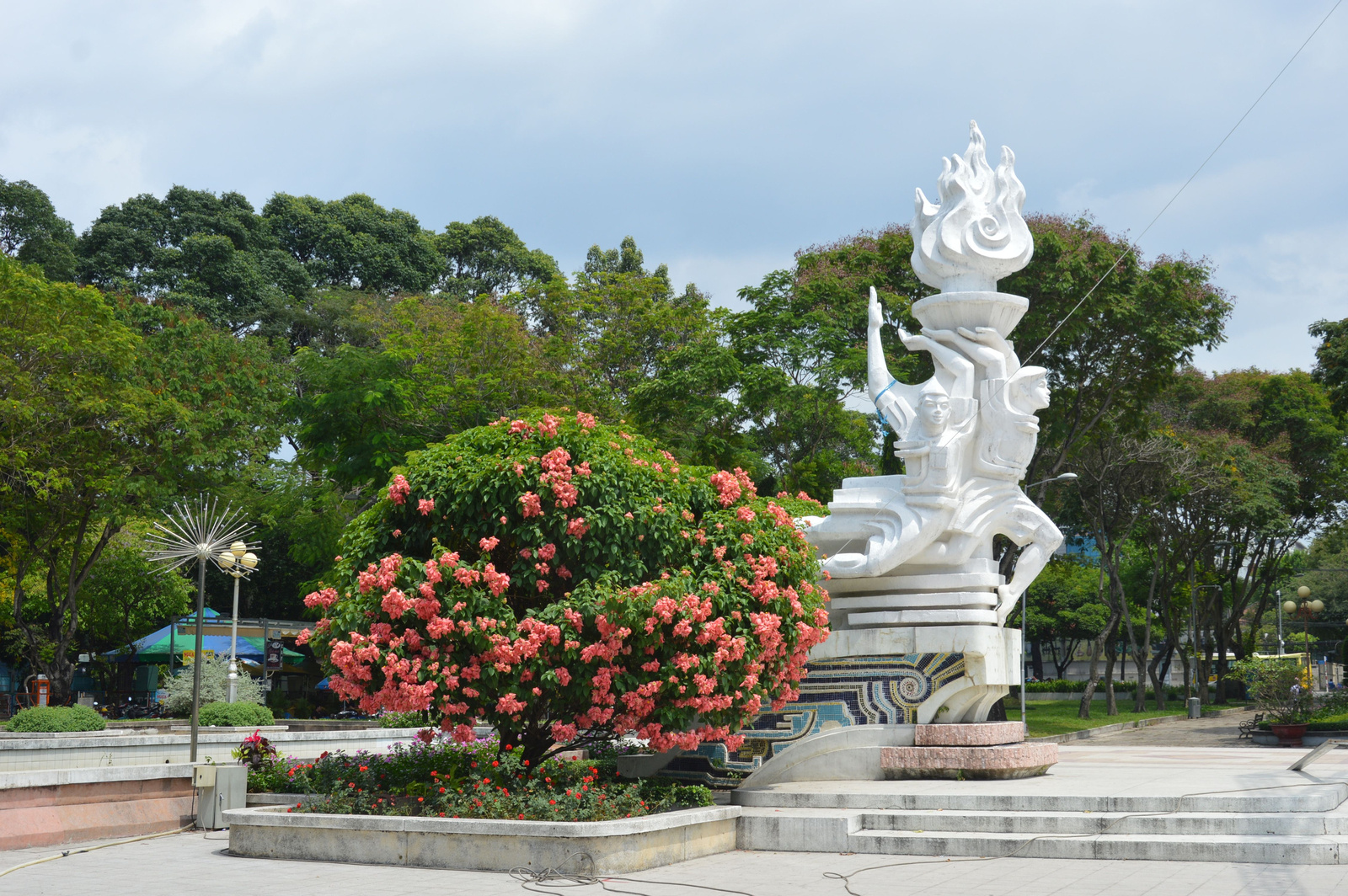 08 Saigon Le Van Tam park