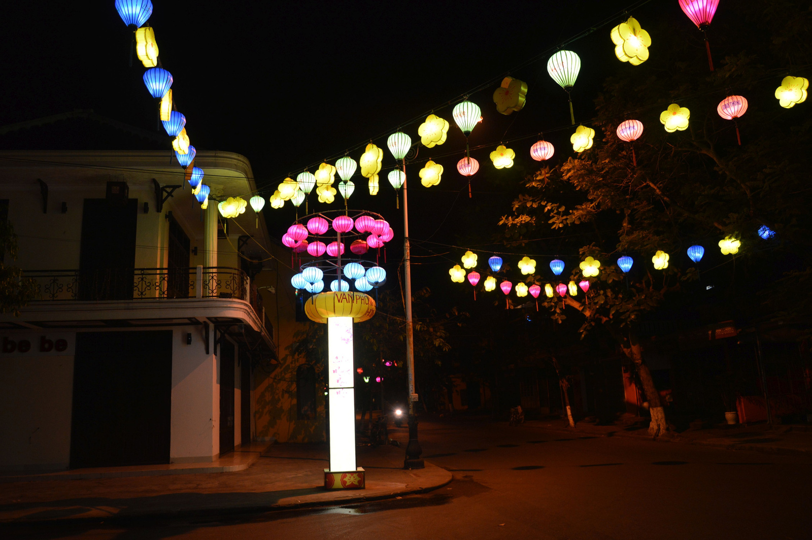 42 Hoi An Esti fények lampionokkal 03