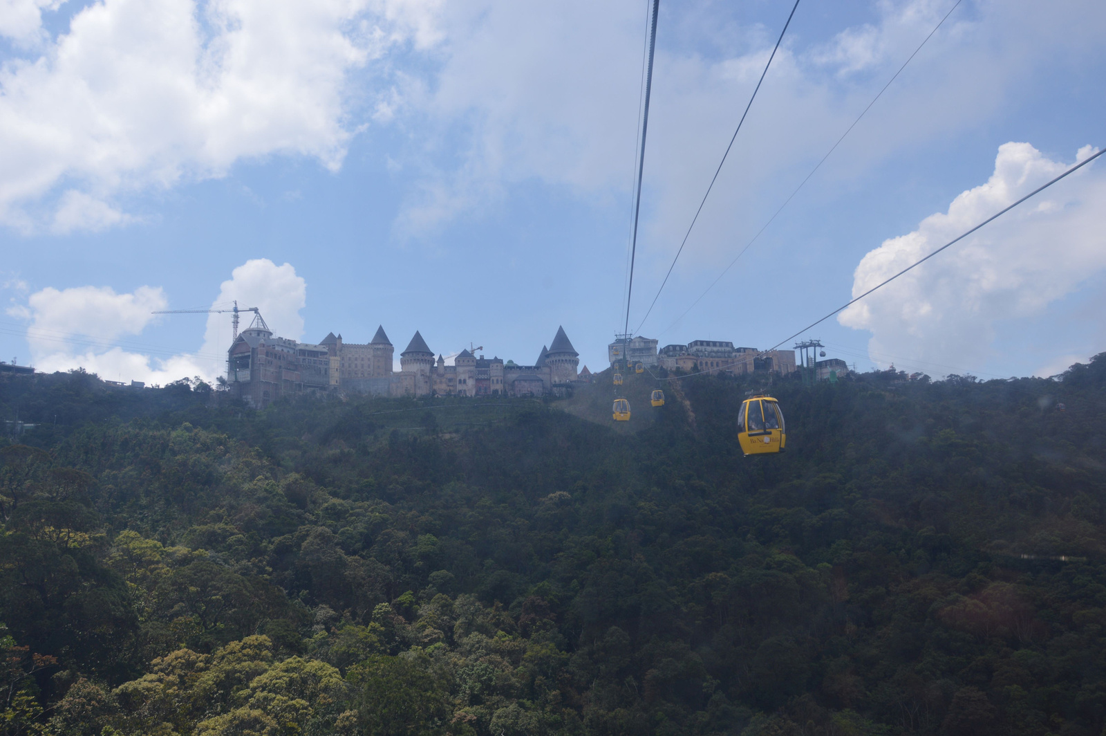 173 Ba Na Hills Hegytetőn a középkori francia falu