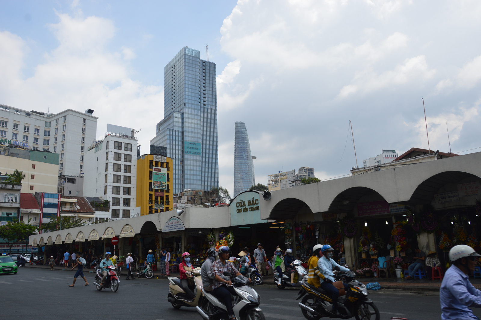 224 Saigon Ben Thanh piac és felhőkarcolók