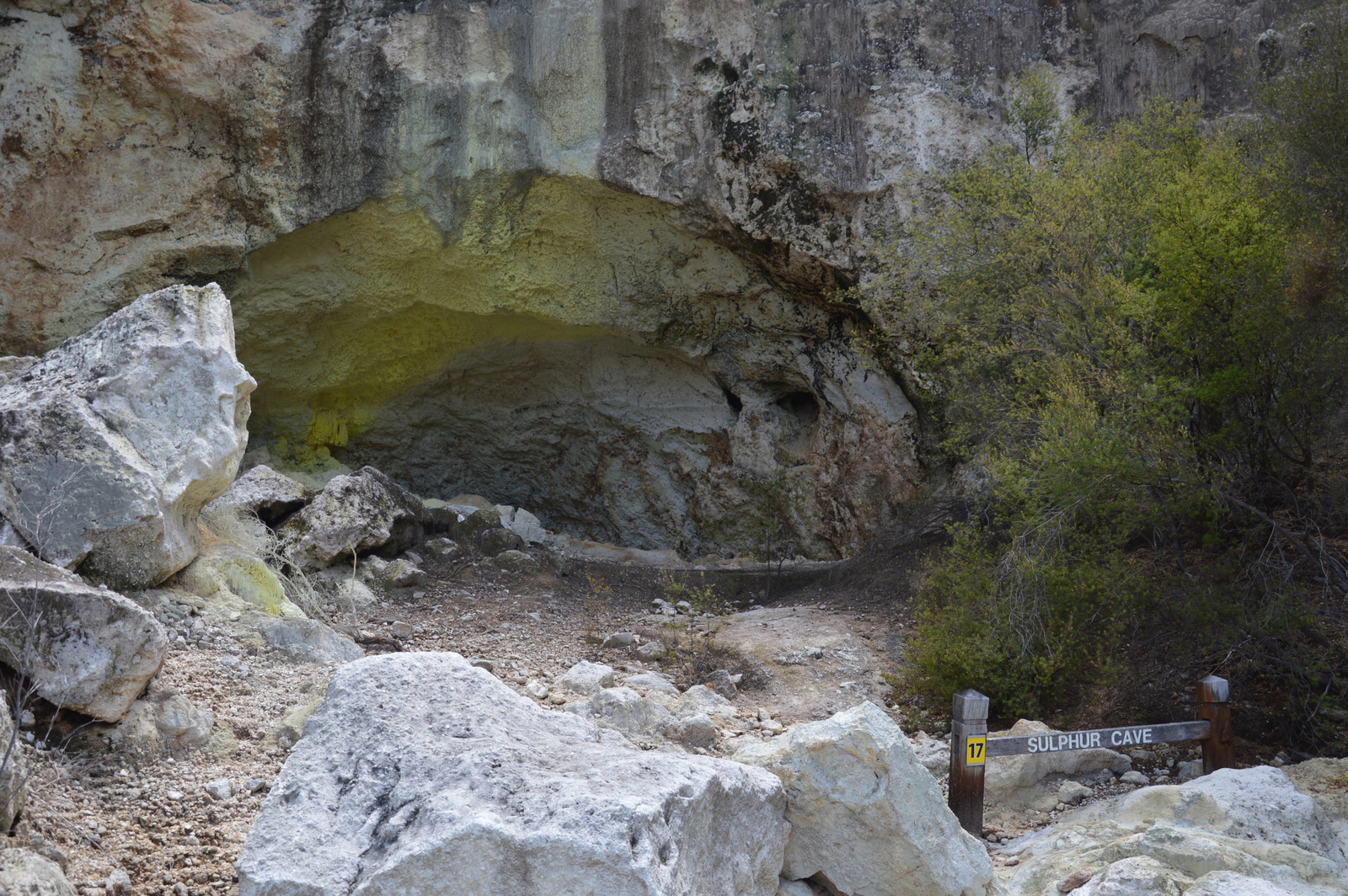 Wai-O-Tapu Barlang