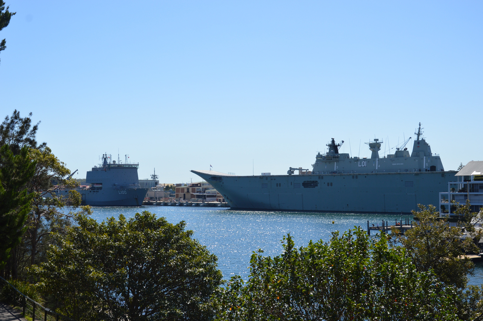 Sydney HMAS Choules is megérkezett