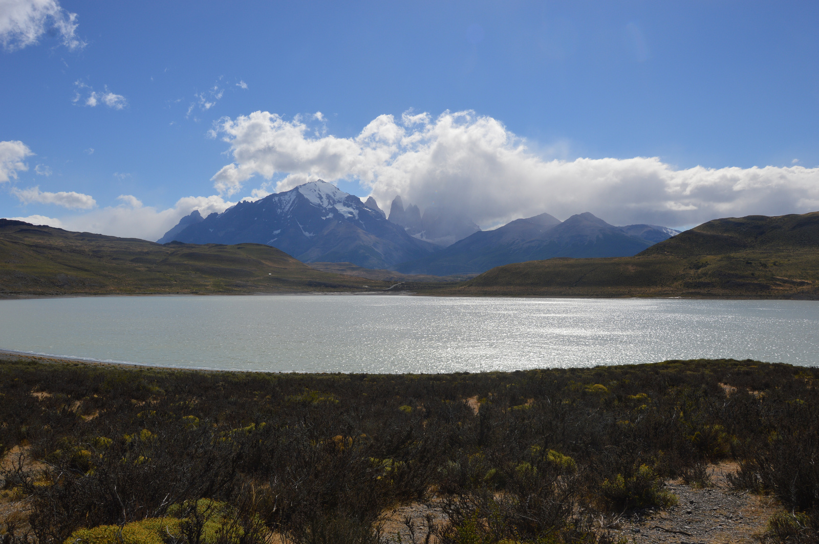 Torres del Paine a Laguna Amarga partjáról