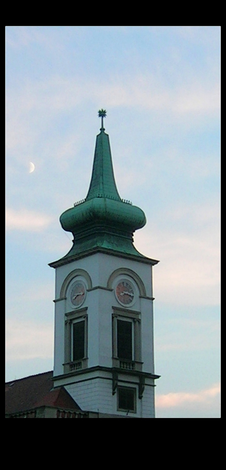 templomtorony félholddal
