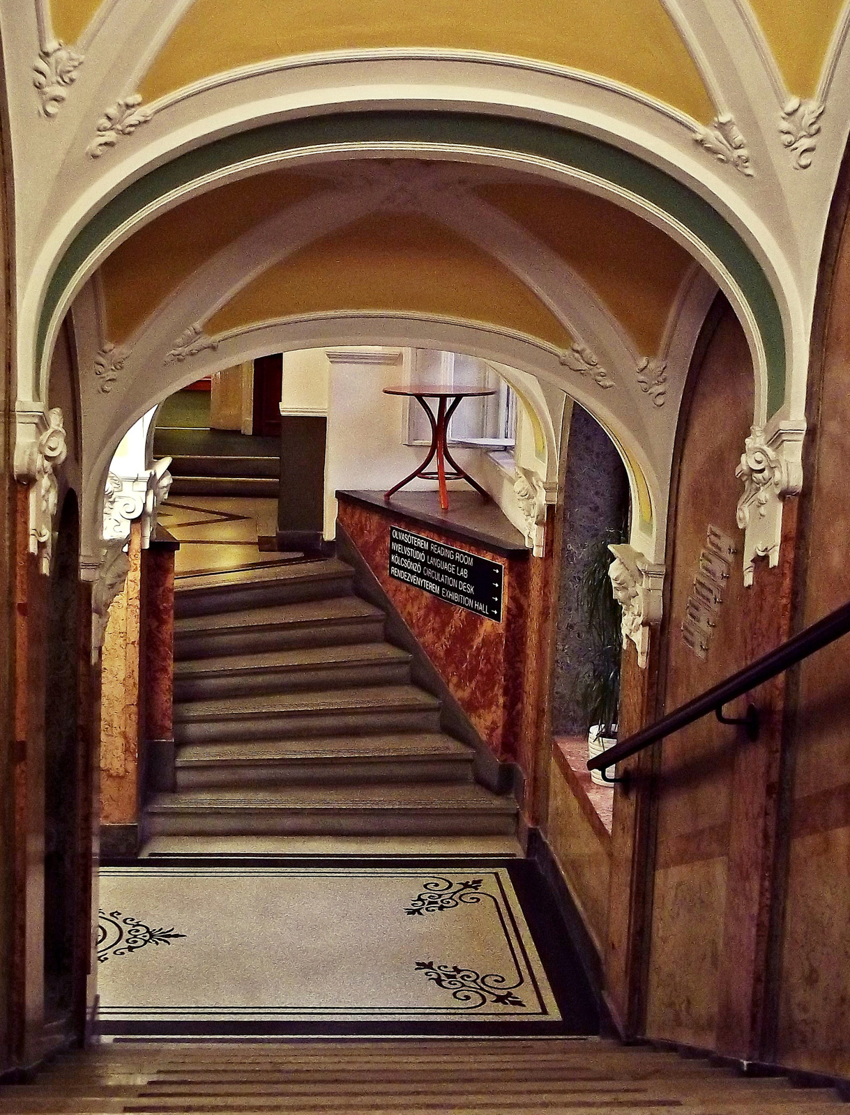 díszes lépcsőház