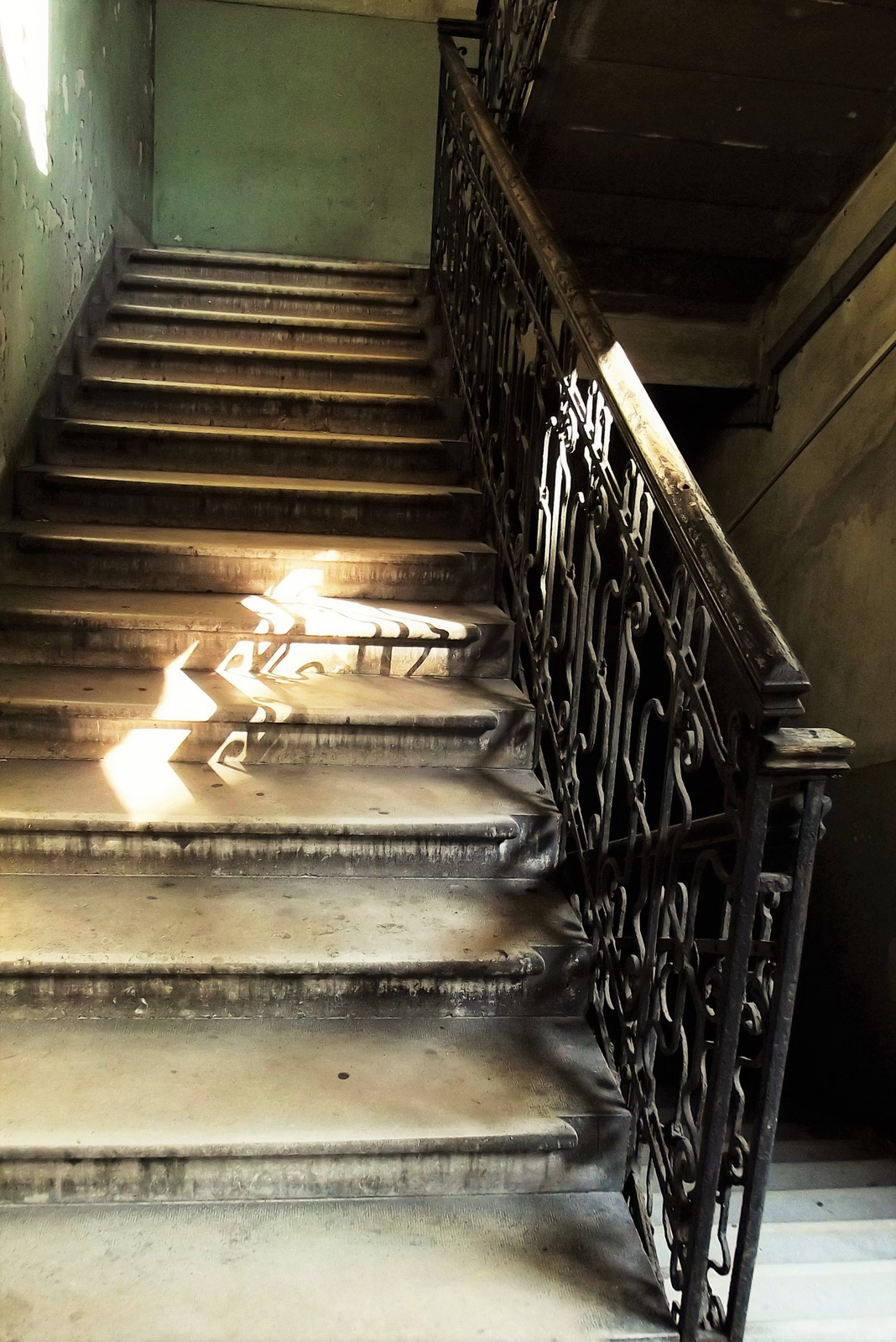 lépcsőházi fények