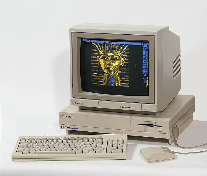 704px-Amiga 1000DP