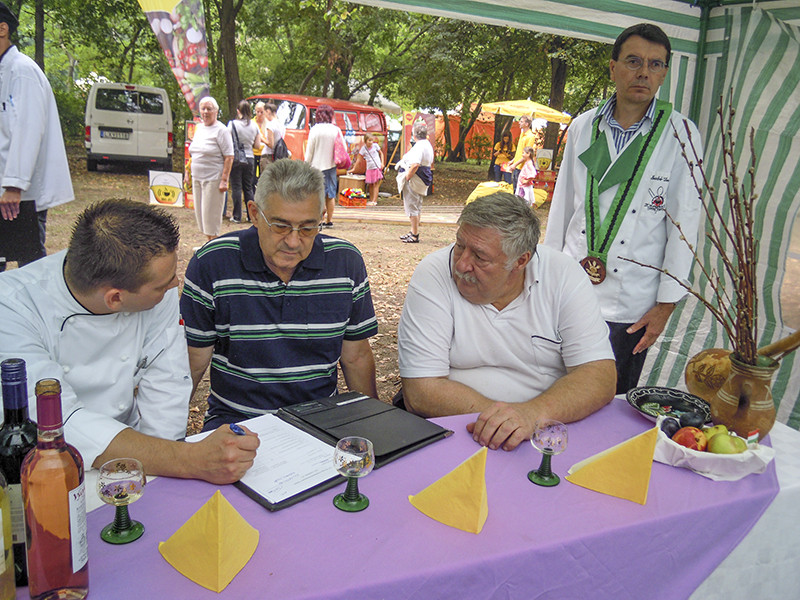 Pontozás szempontjait egyezteti a zsűri