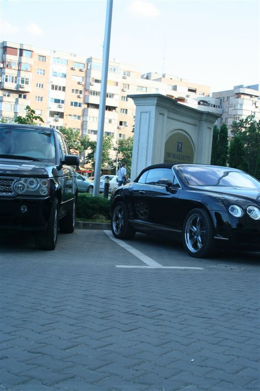 bentley vs range