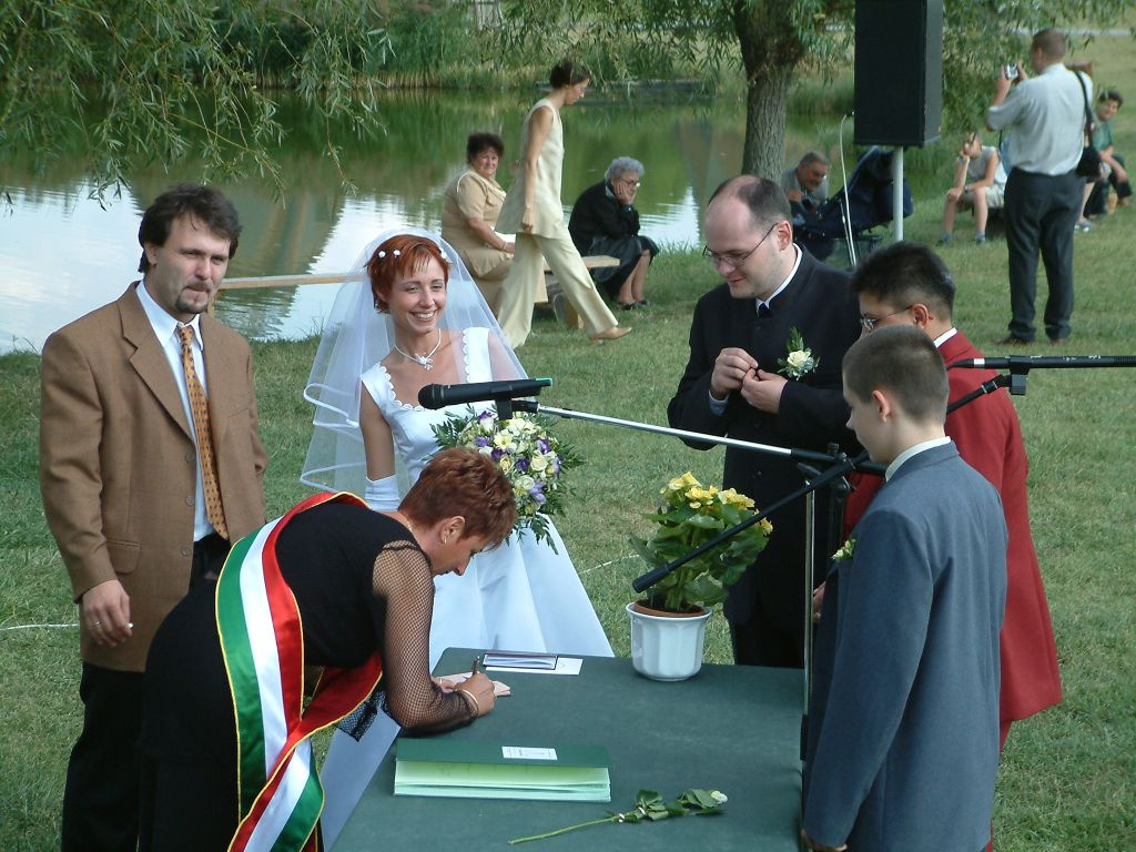 2003. Edi esküvő