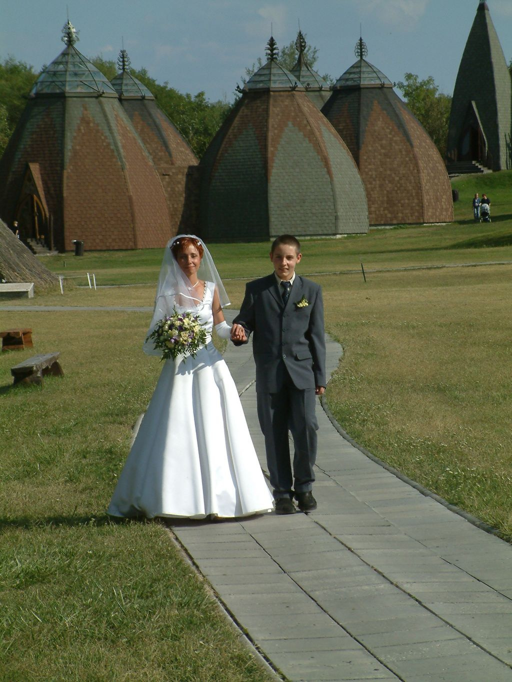 2003. Edi esküvő