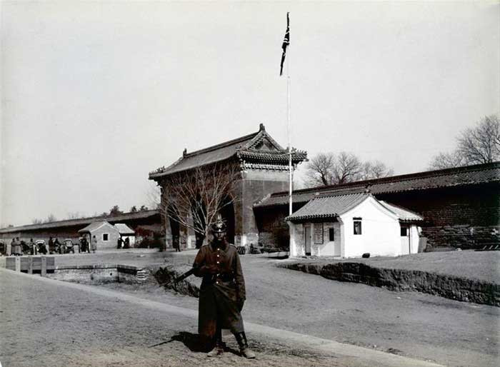 Nagykövetség épülete Pekingben, mielőtt a német katonák a fényké