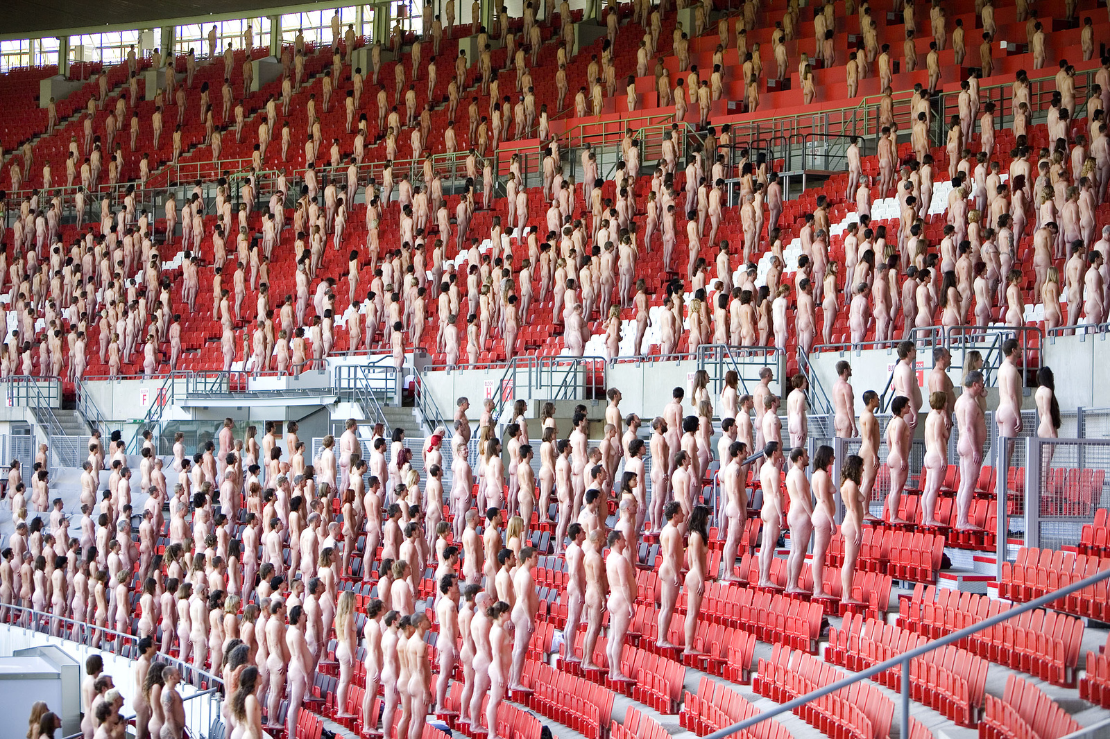 spencer-tunick-vienna-