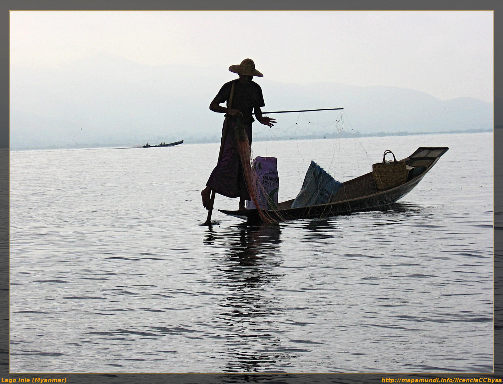 f-lago-inle-pescadores