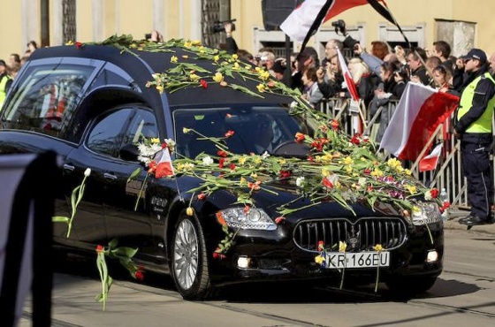 custom-hearses-of-the-polish-presidents-funeral mpyDQ 3868