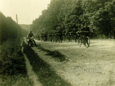 Kerékpáros alakulat 1940. szeptemberében Erdélyben