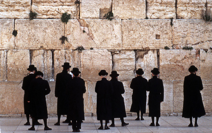 hassidim at tke western wall