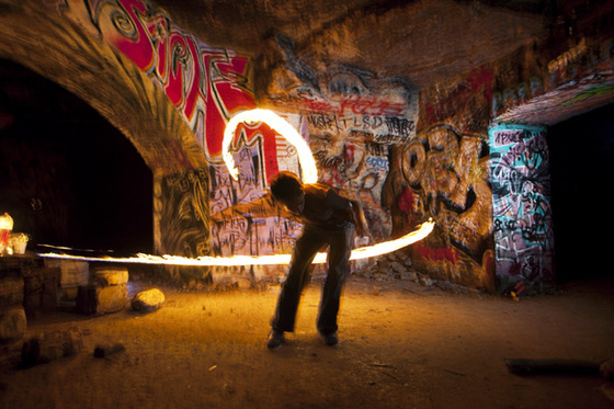 paris-underground-fire-thrower-615