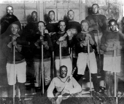 Black Hockey Team ca 1910 public domain
