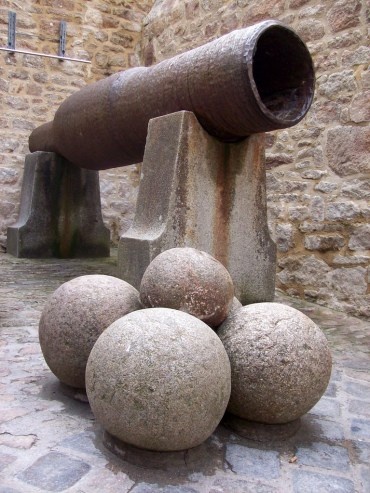 photo bombarde boulets pierre mont saint michel 396