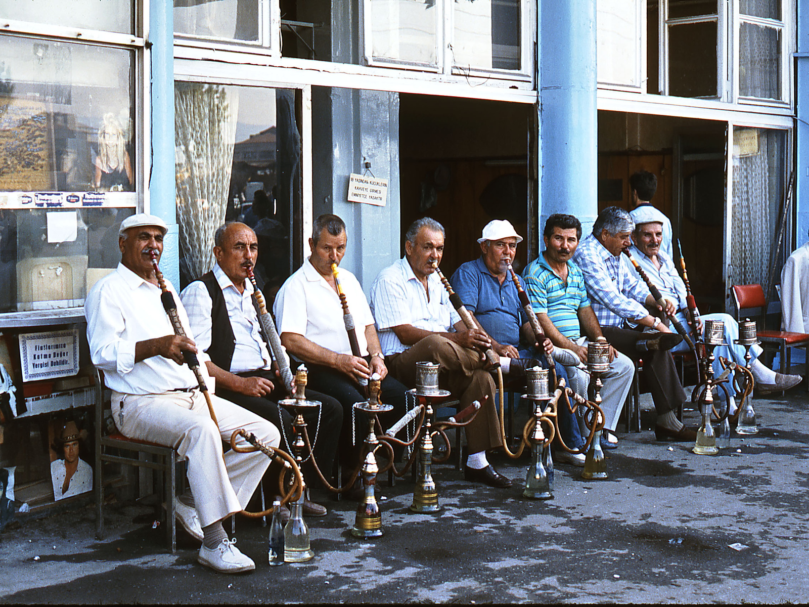 Izmir-hookah-smokers1