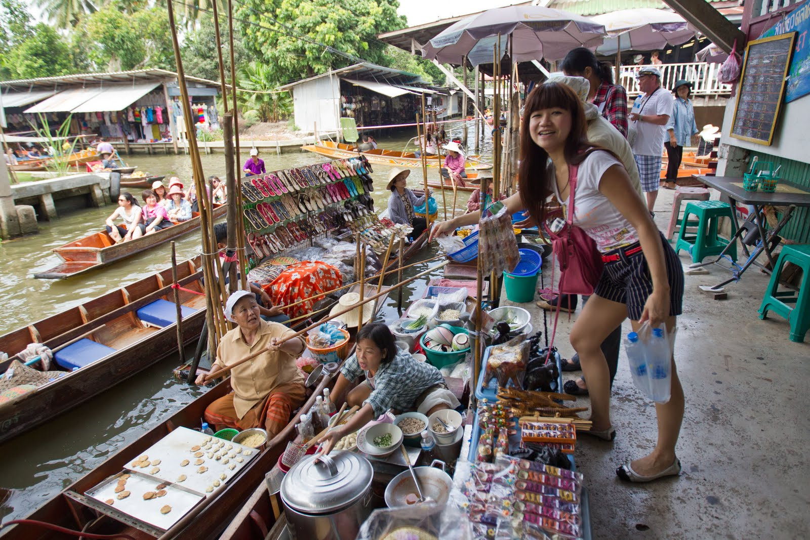 floating market Vietnam