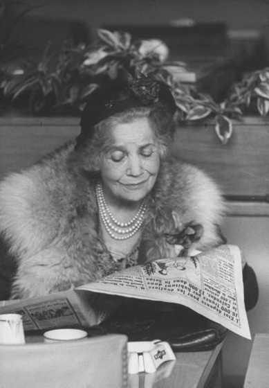 A French woman reading a newspaper.